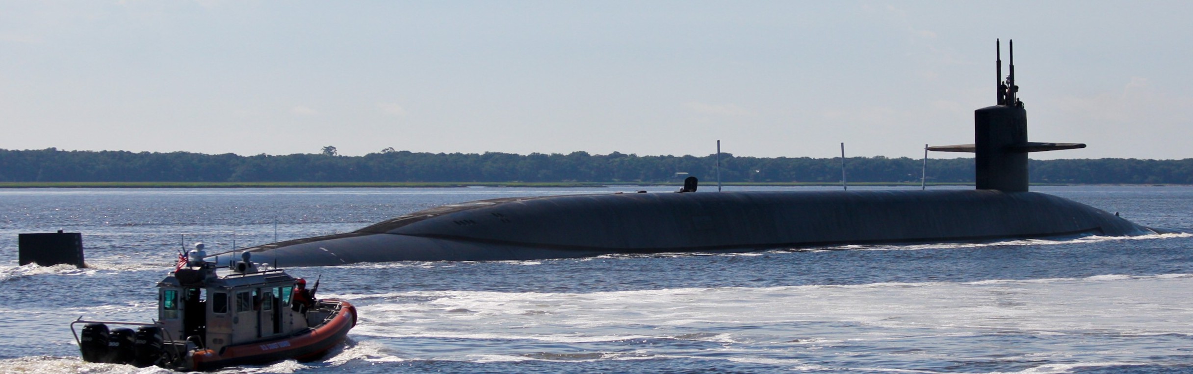 ssbn-734 uss tennessee ballistic missile submarine departing kings bay georgia 2014 02