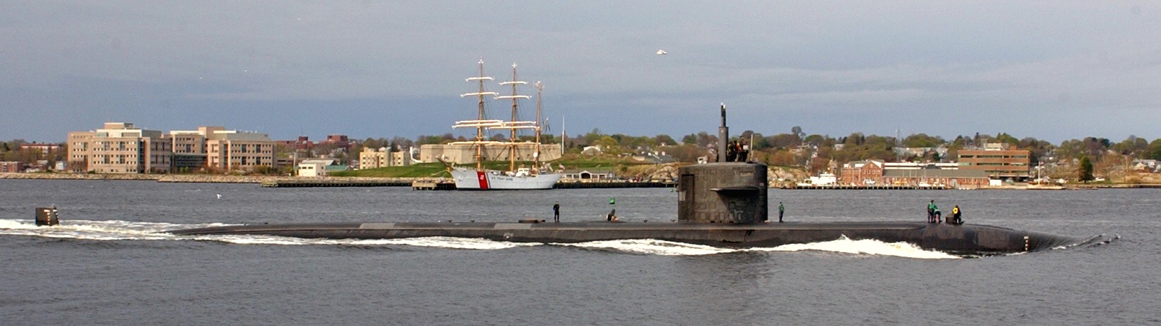 uss philadelphia ssn-690 los angeles class attack submarine base new london groton 2010 02