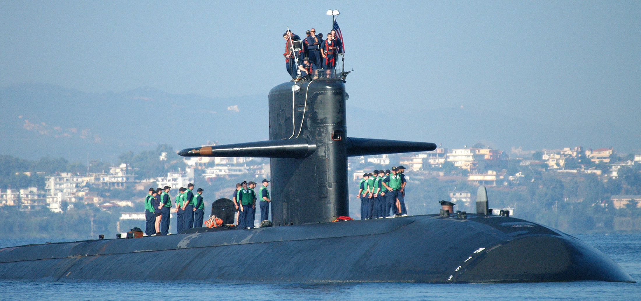 uss philadelphia ssn-690 los angeles class attack submarine arriving nsa souda bay crete greece 11