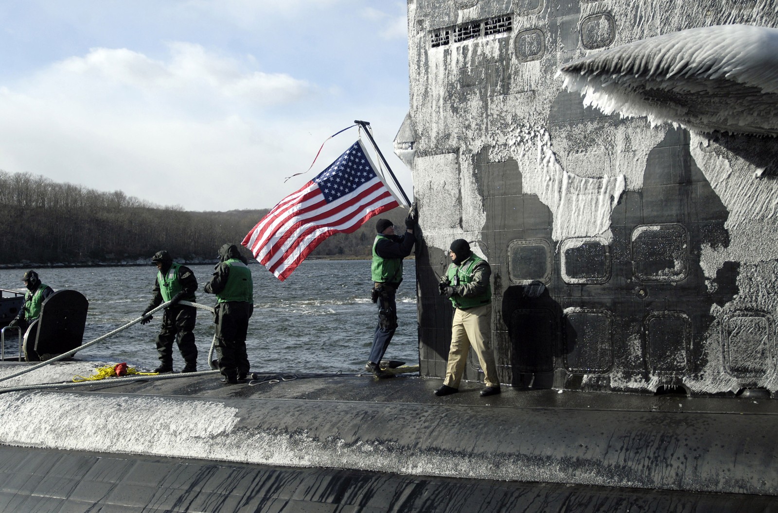 uss philadelphia ssn-690 los angeles class attack submarine us navy 2007 16