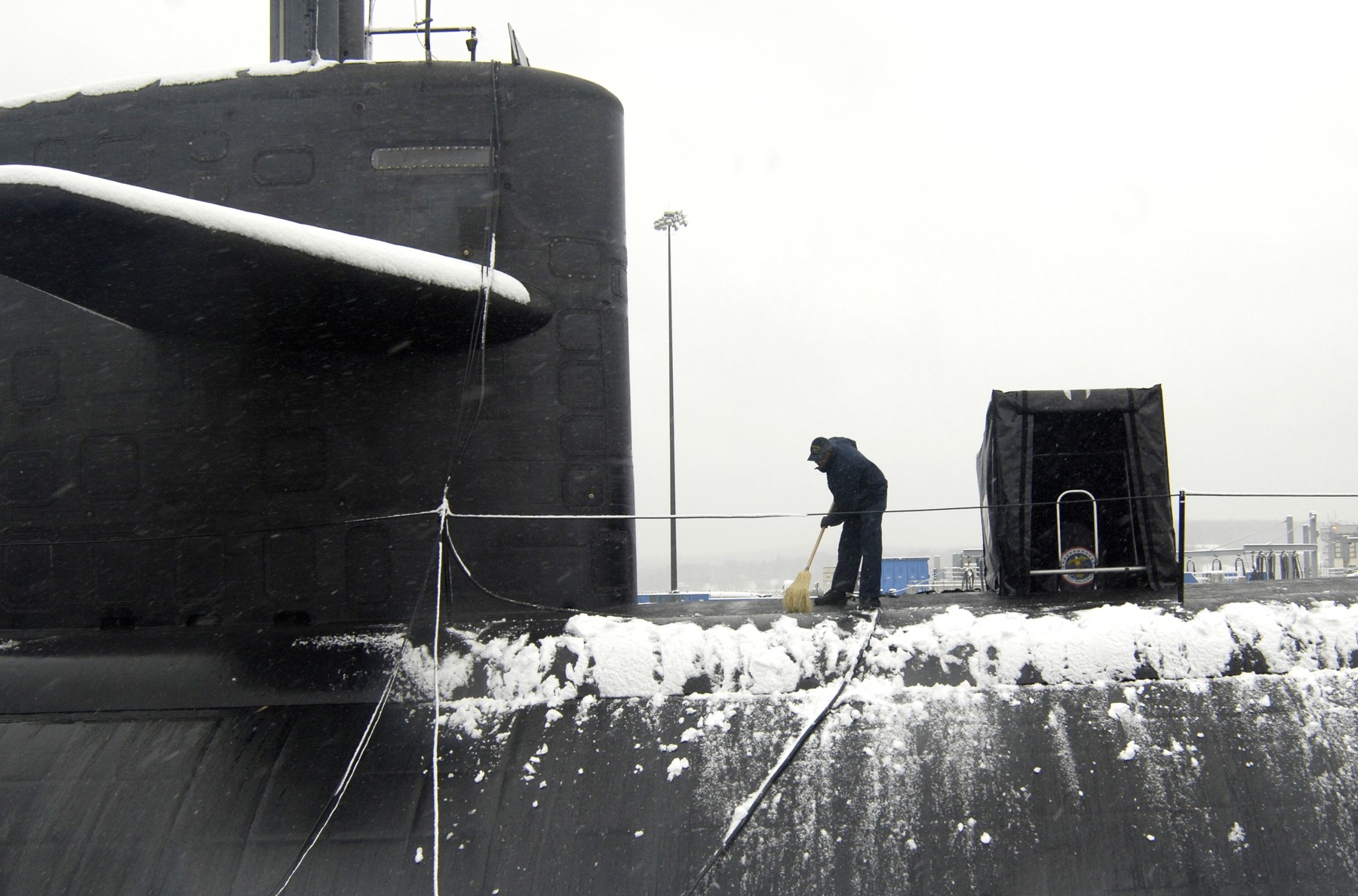 uss philadelphia ssn-690 los angeles class attack submarine base new london groton connecticut 2007 17