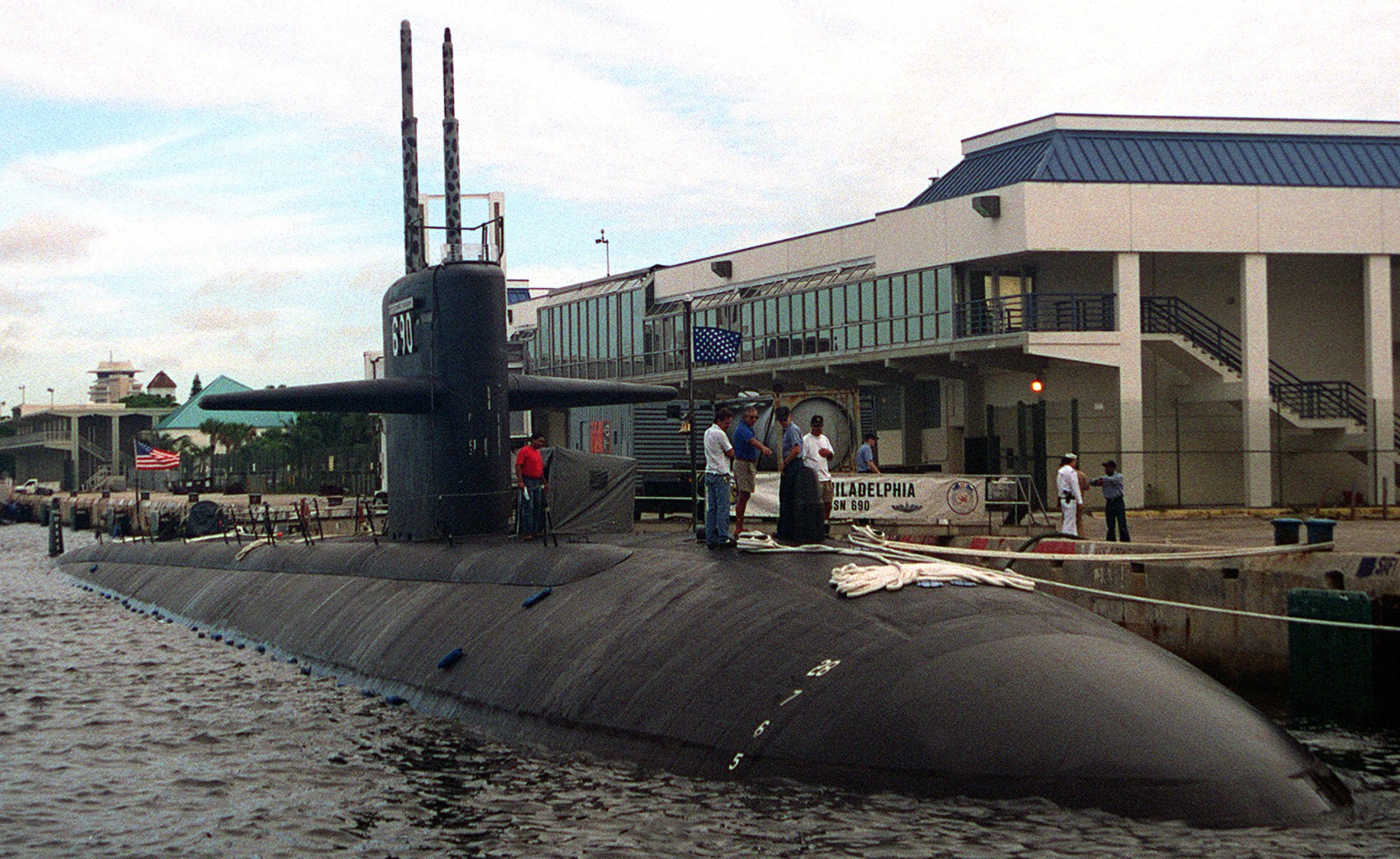 uss philadelphia ssn-690 los angeles class attack submarine port everglades florida 1996 33