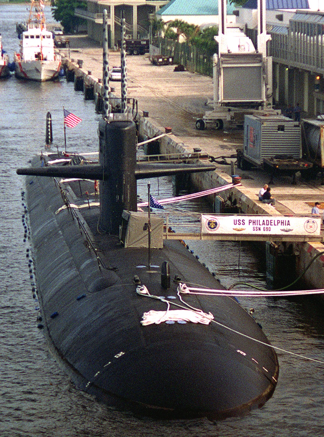 uss philadelphia ssn-690 los angeles class attack submarine port everglades fort lauderdale florida 34