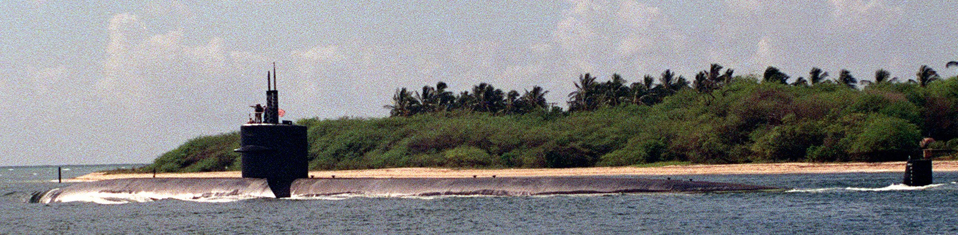 uss birmingham ssn-695 los angeles class attack submarine naval station pearl harbor hawaii 1991 06