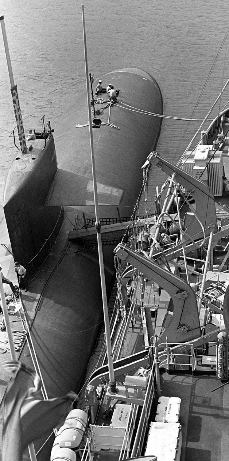 uss indianapolis ssn-697 1982
