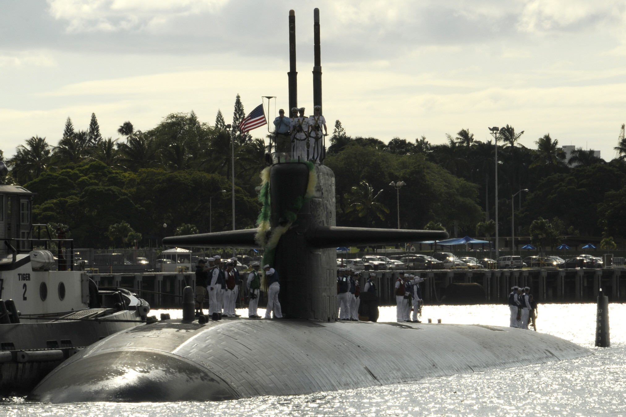 uss bremerton ssn-698 los angeles class attack submarine pearl harbor hickam hawaii 2011 15