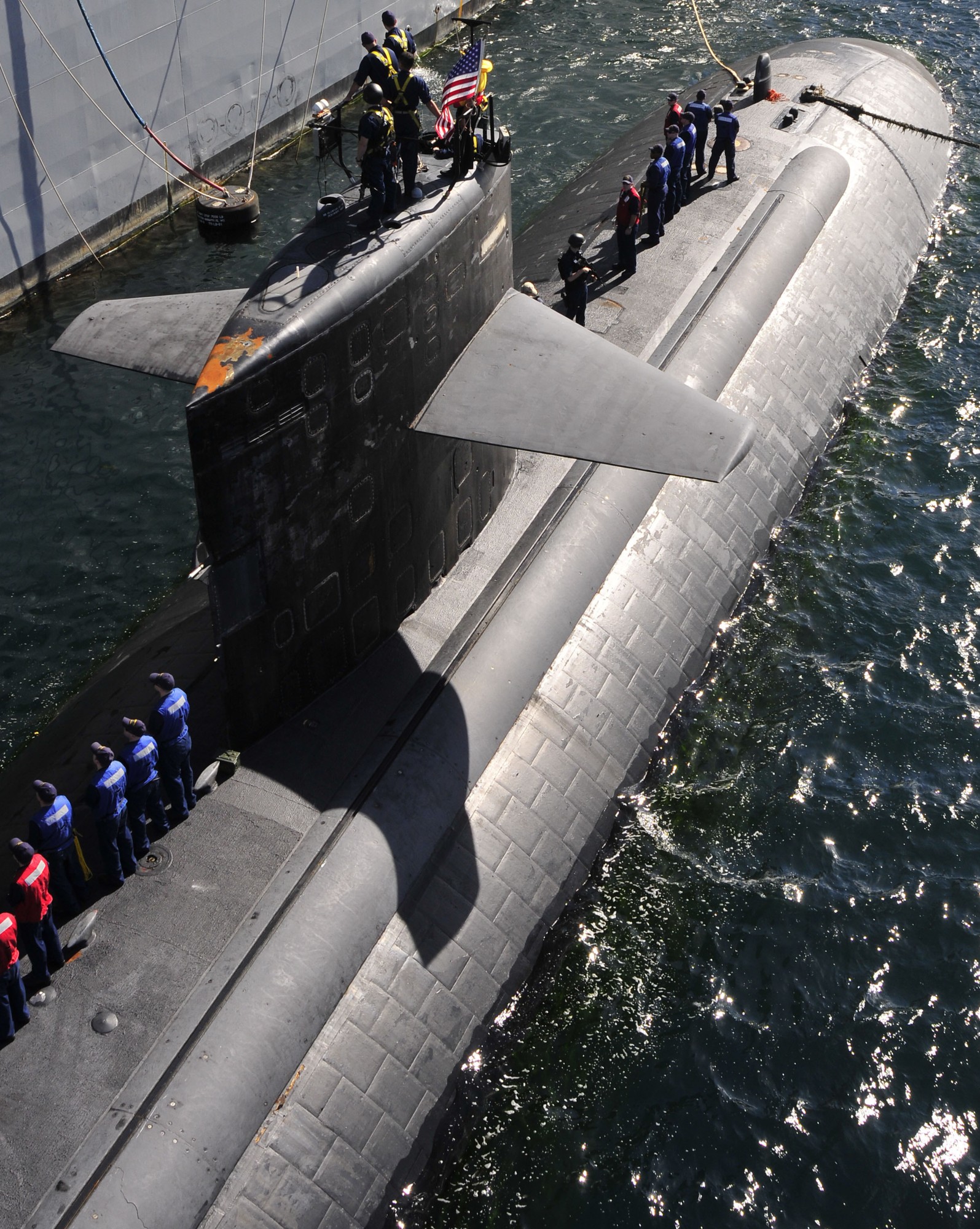 uss bremerton ssn-698 los angeles class attack submarine subic bay philippines 2012 22