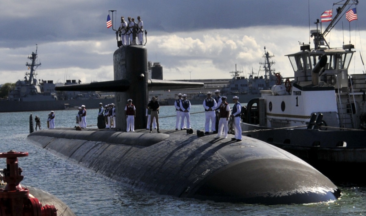 uss bremerton ssn-698 los angeles class attack submarine us navy pearl harbor hawaii 2013 25