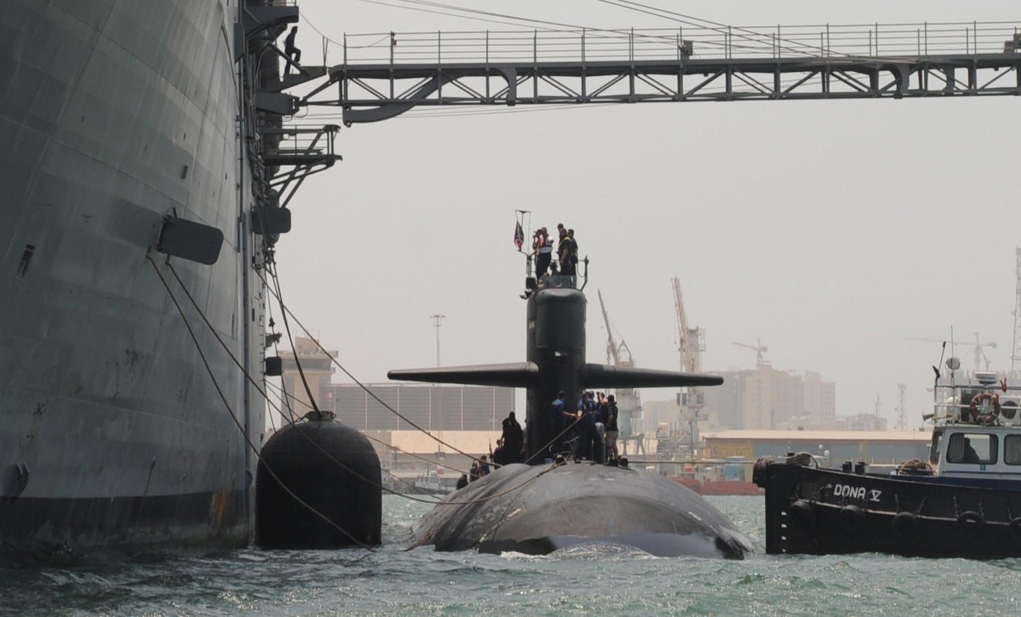 uss bremerton ssn-698 los angeles class attack submarine mina salman pier bahrain 2011 70
