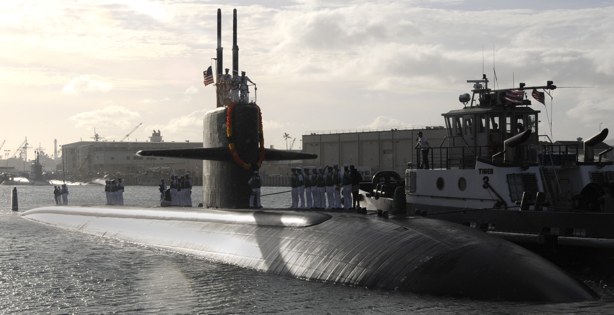 uss jacksonville ssn-699 los angeles class attack submarine us navy pearl harbor hickam 2010 14