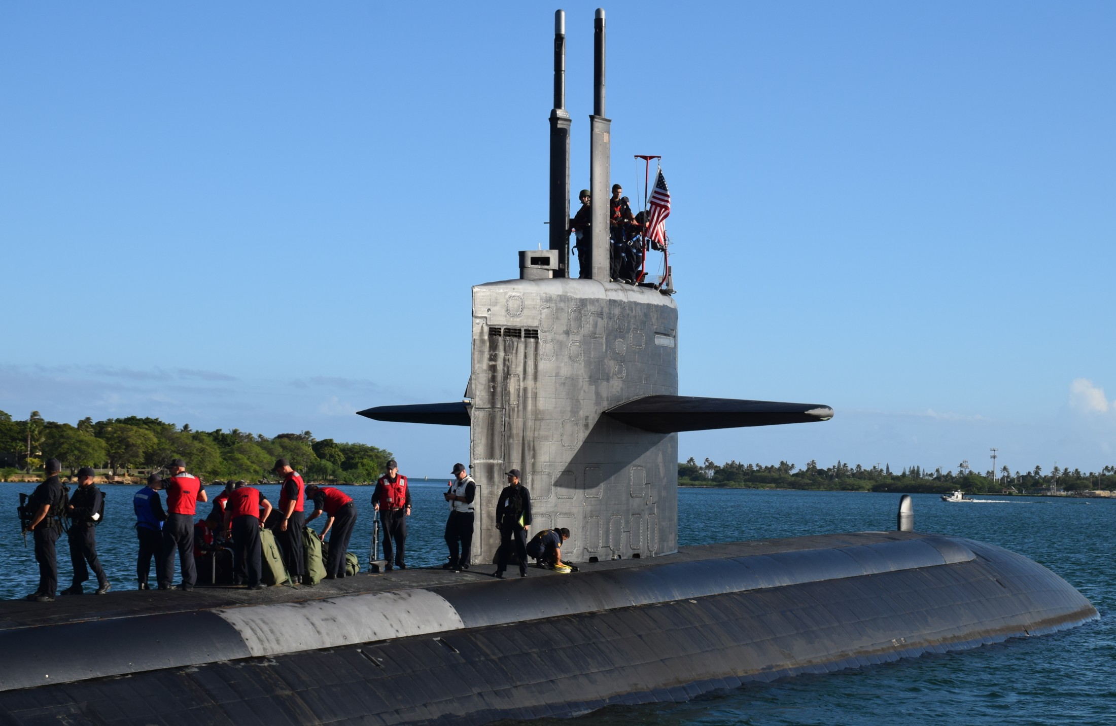 uss jacksonville ssn-699 los angeles class attack submarine departing pearl harbor hickam 2016 22