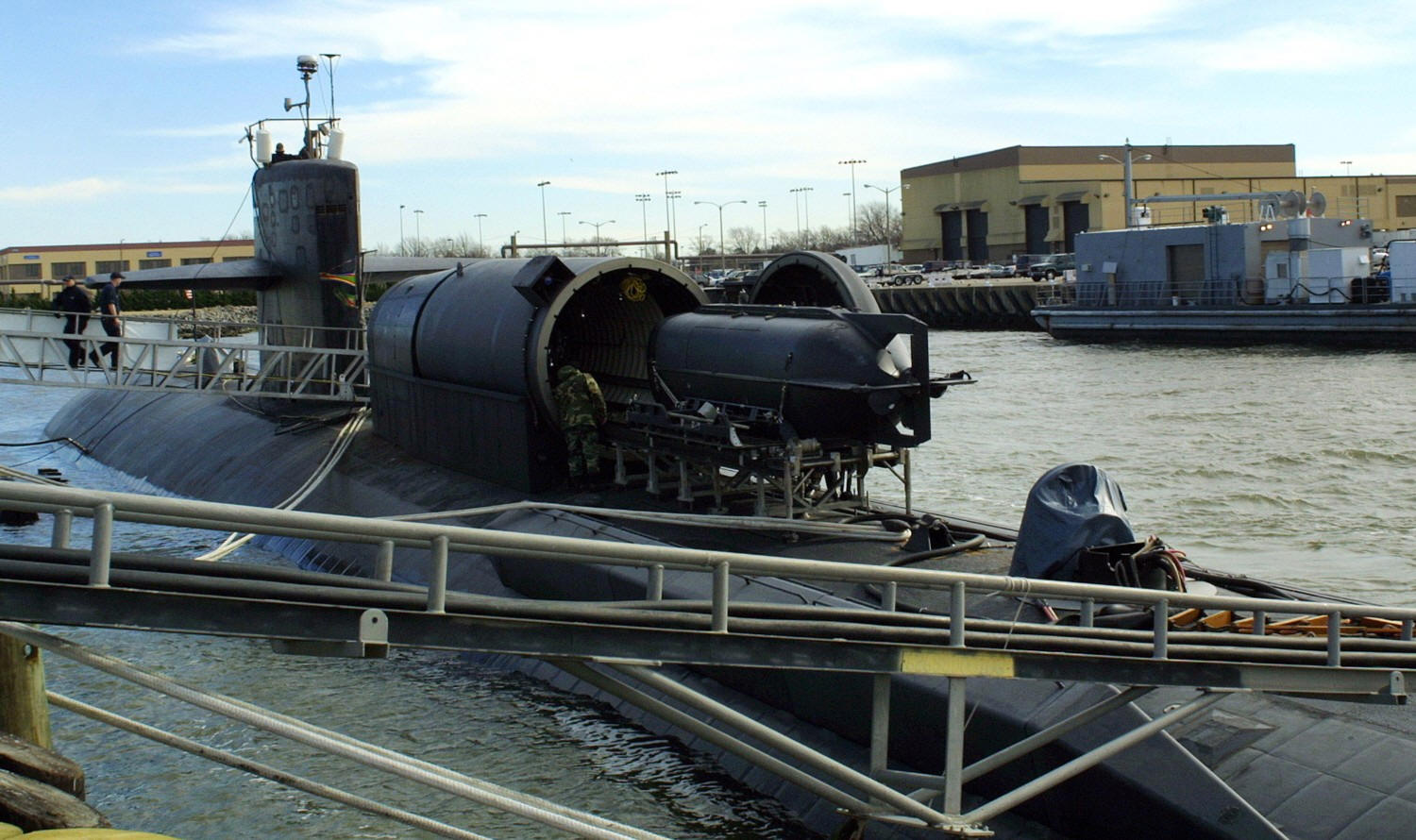ssn-700 uss dallas seal delivery vehicle sdv