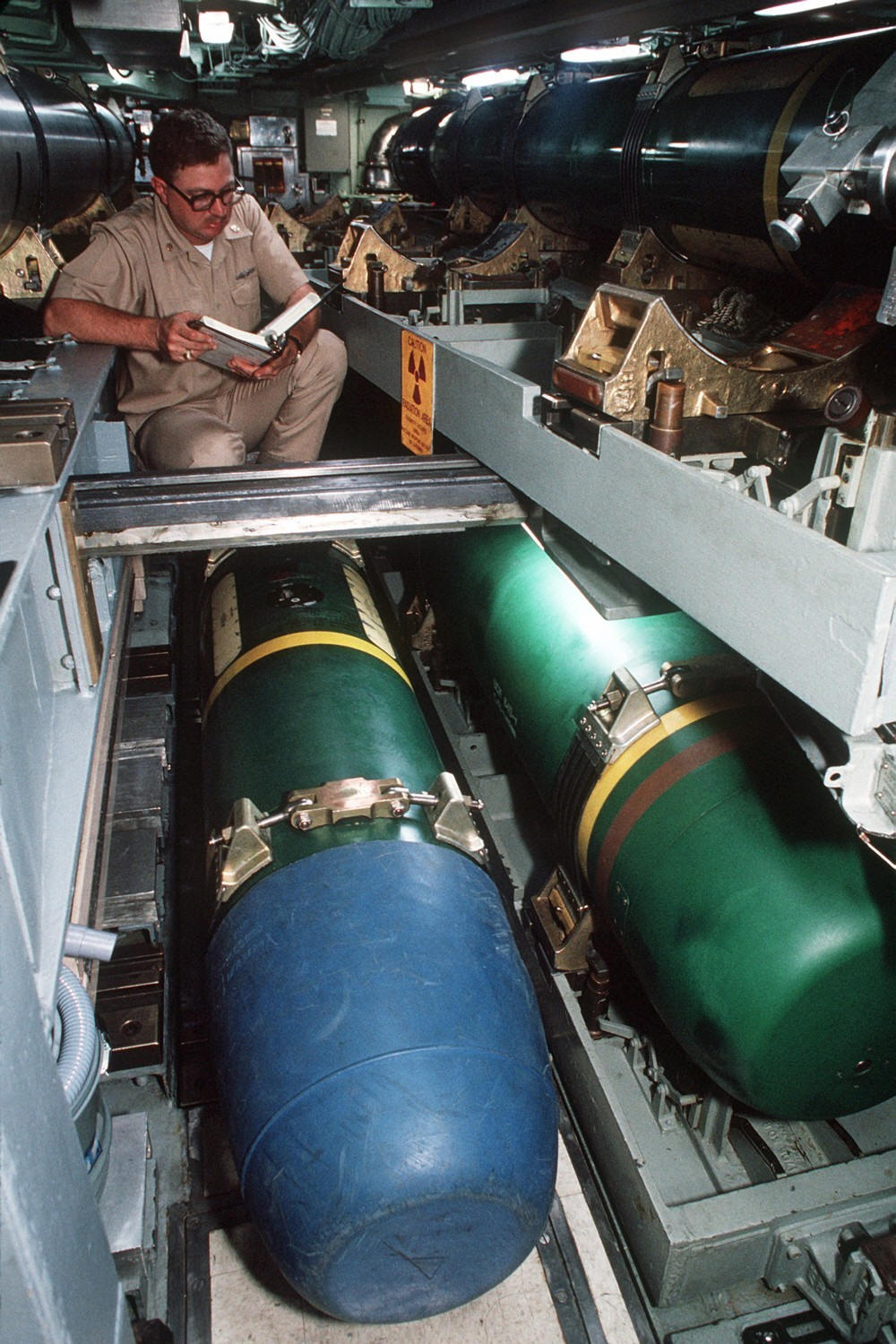 ssn-723 uss oklahoma city torpedo room