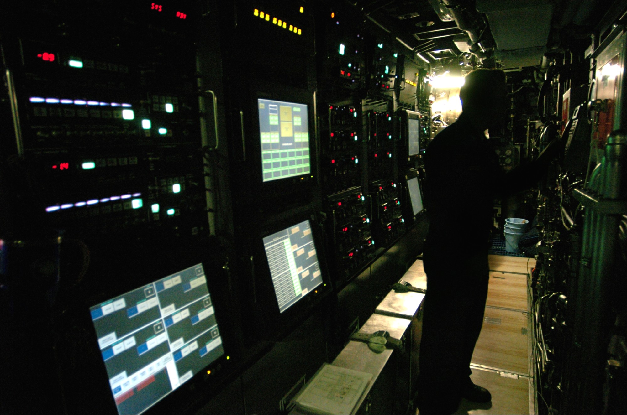 ssn-774 uss virginia attack submarine navy 2004 35 interieur inside