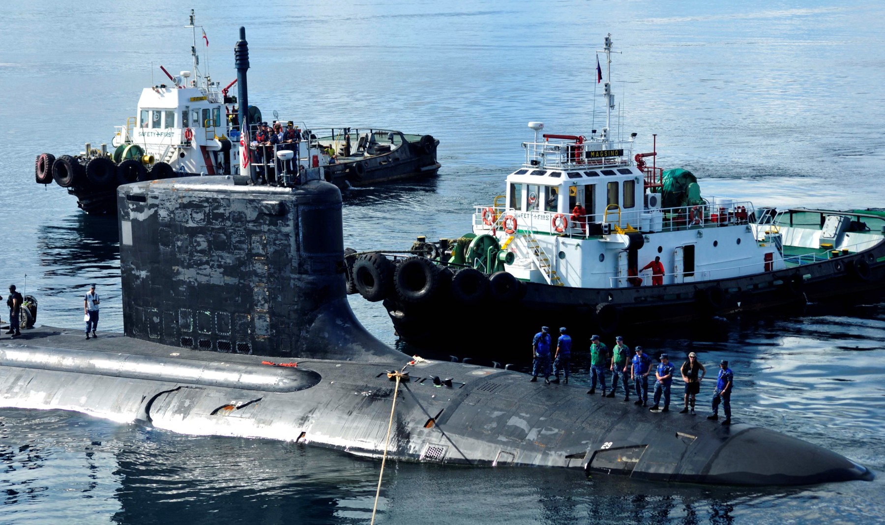 ssn-775 uss texas virginia class attack submarine navy 2011 24 subic bay