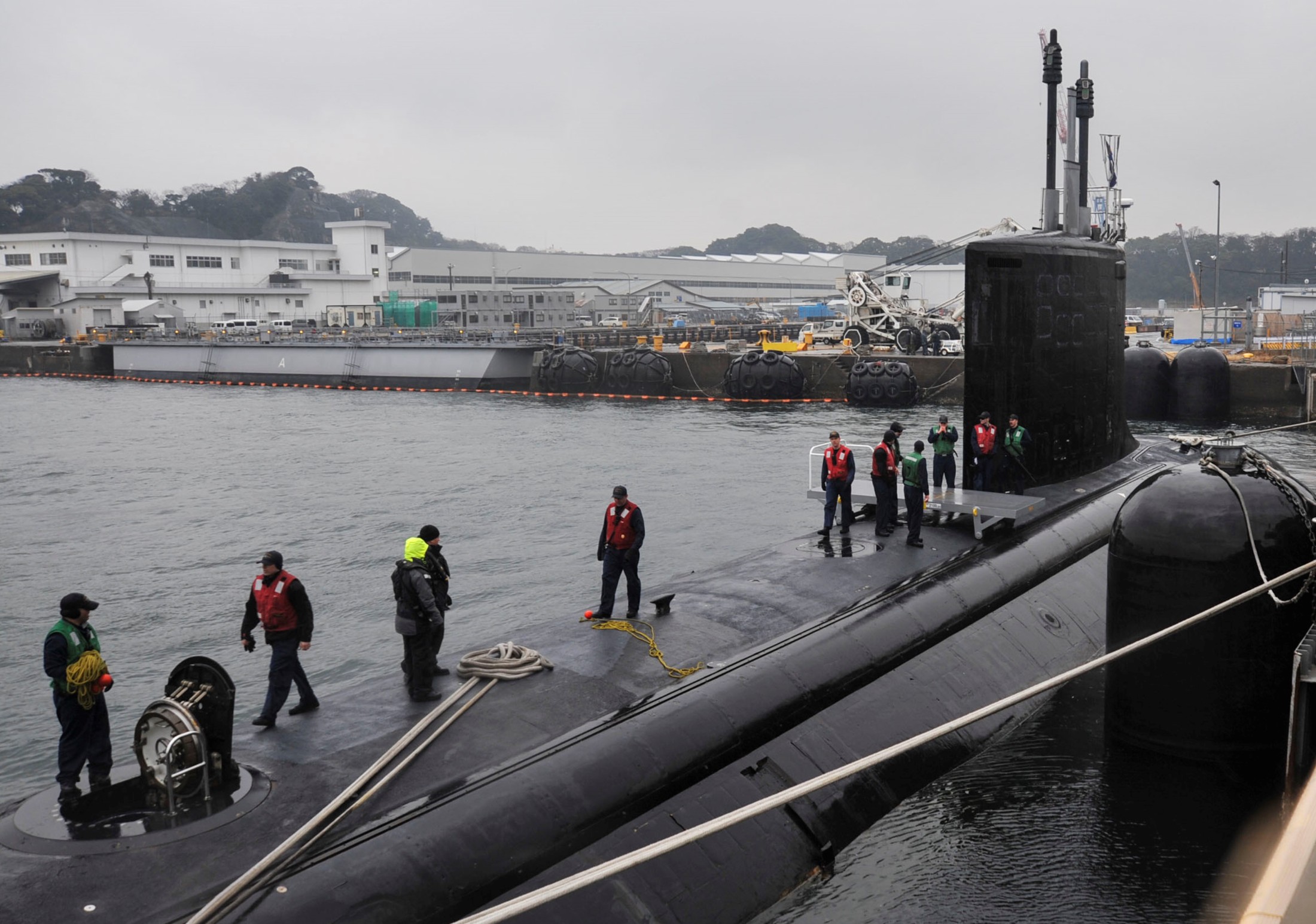 ssn-776 uss hawaii virginia class attack submarine us navy 2015 05 yokosuka japan