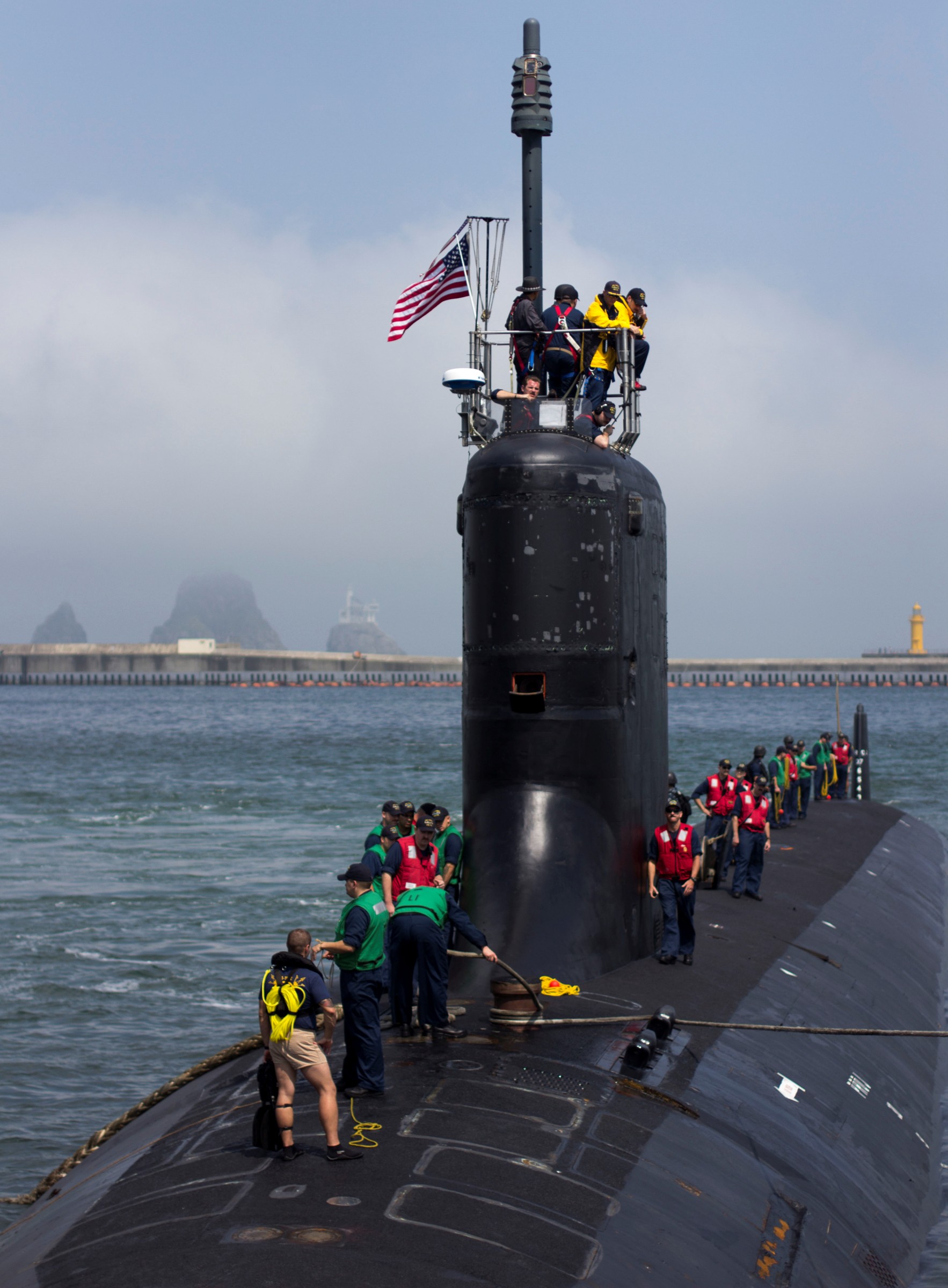 ssn-776 uss hawaii virginia class attack submarine us navy 2012 15 busan korea