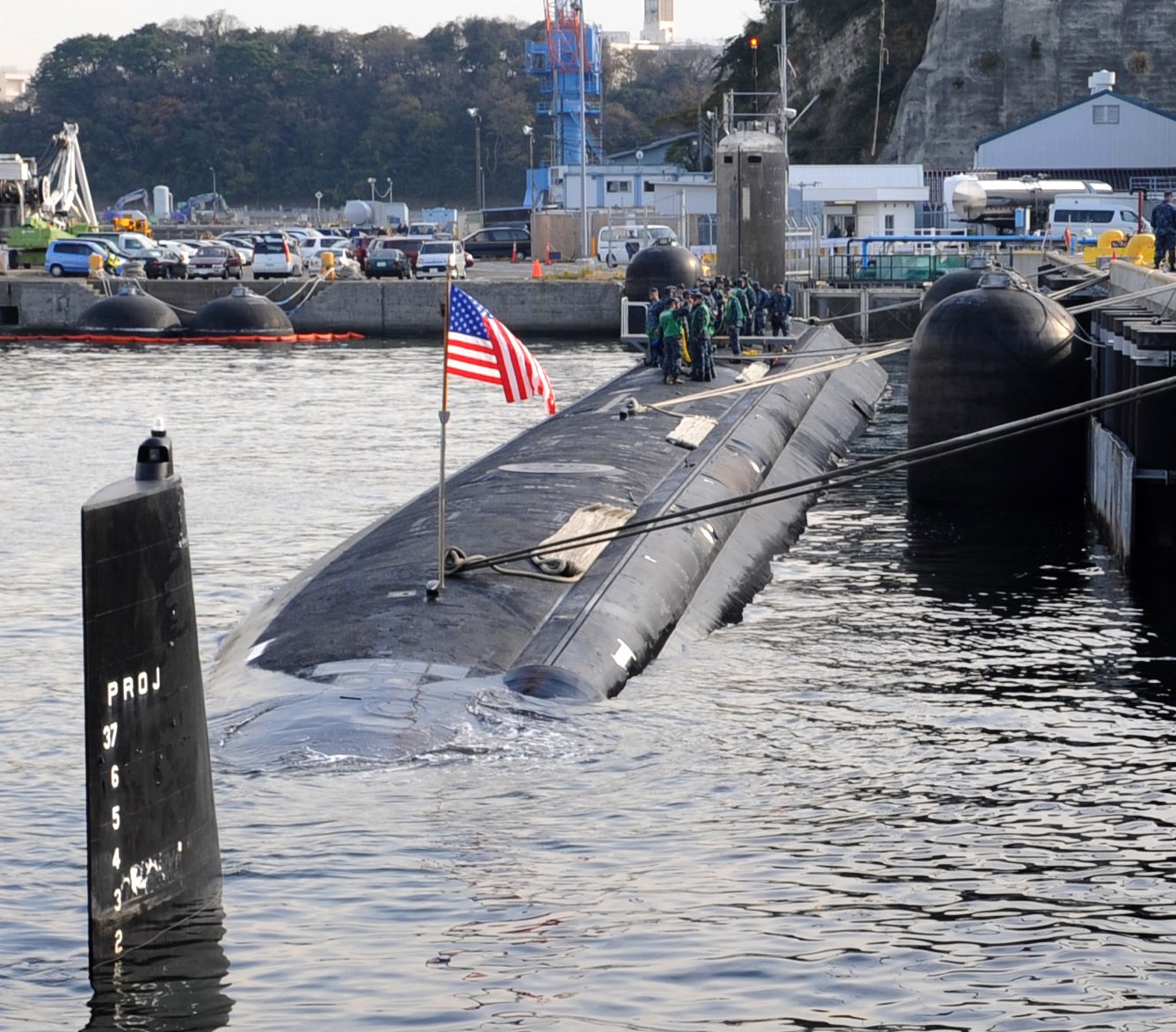 ssn-777 uss north carolina virginia class attack submarine us navy 2011 13 yokosuka japan