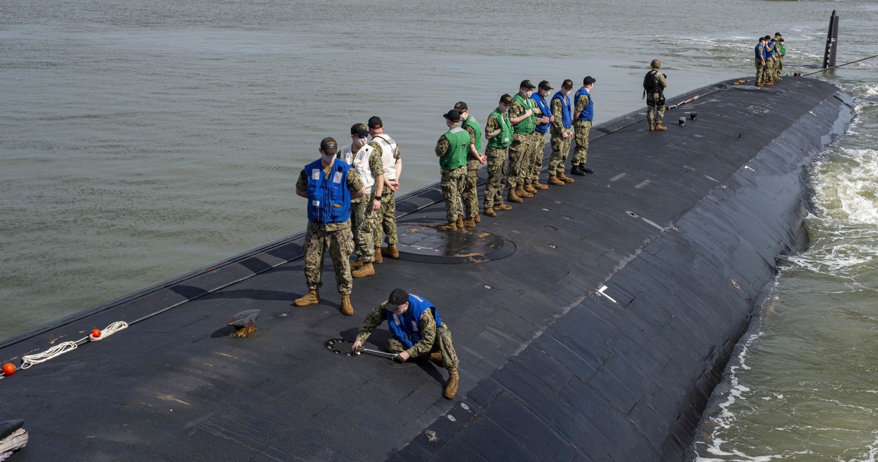 ssn-778 uss new hampshire virginia class attack submarine us navy 36 returning naval station norfolk