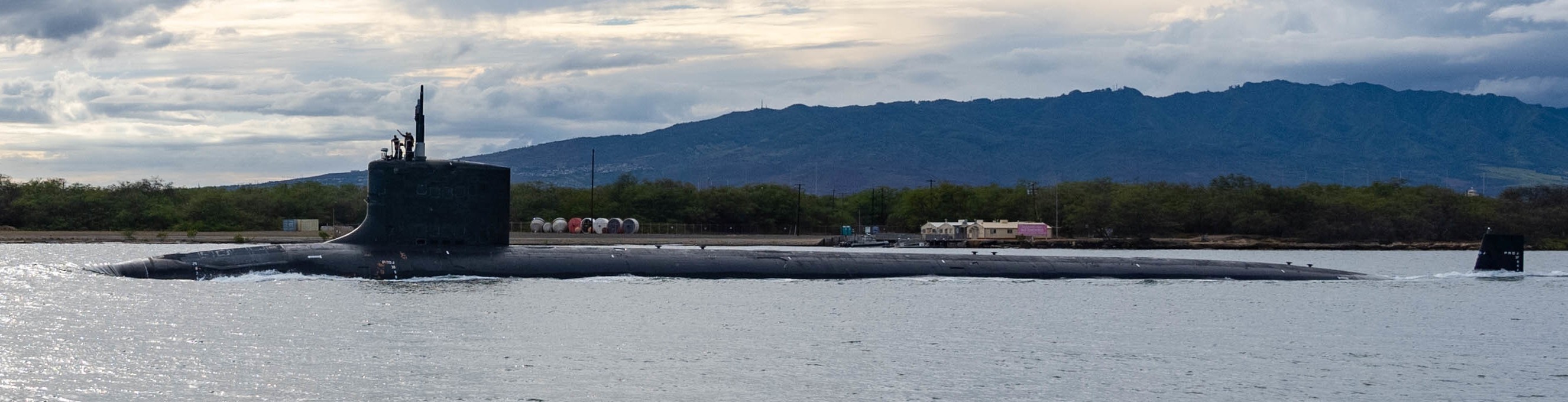 ssn-780 uss missouri virginia class attack submarine us navy 62 departing pearl harbor hickam hawaii