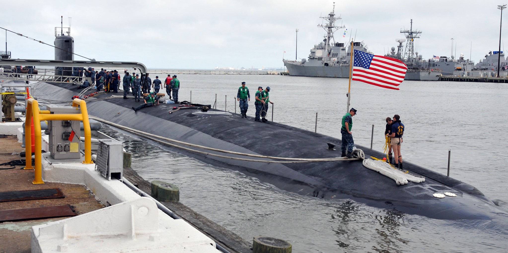 ssn-783 uss minnesota virginia class attack submarine us navy 18 norfolk virginia