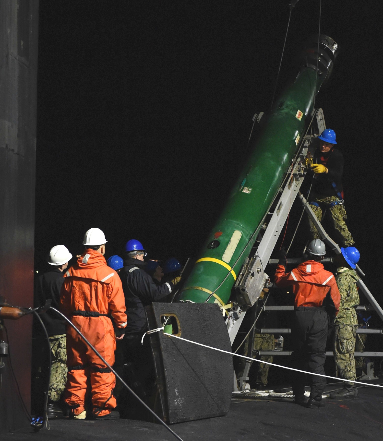 ssn-783 uss minnesota virginia class attack submarine us navy 36 mk.48 adcap torpedo onload