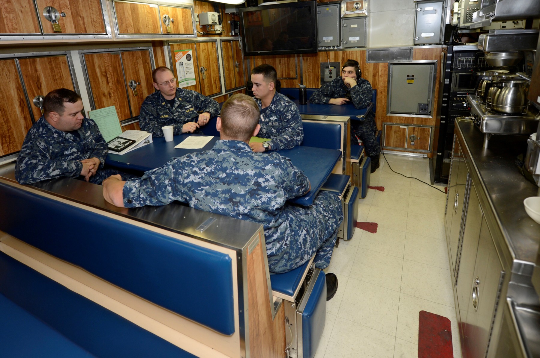 virginia class attack submarine ssn us navy inside view 15x crew mess