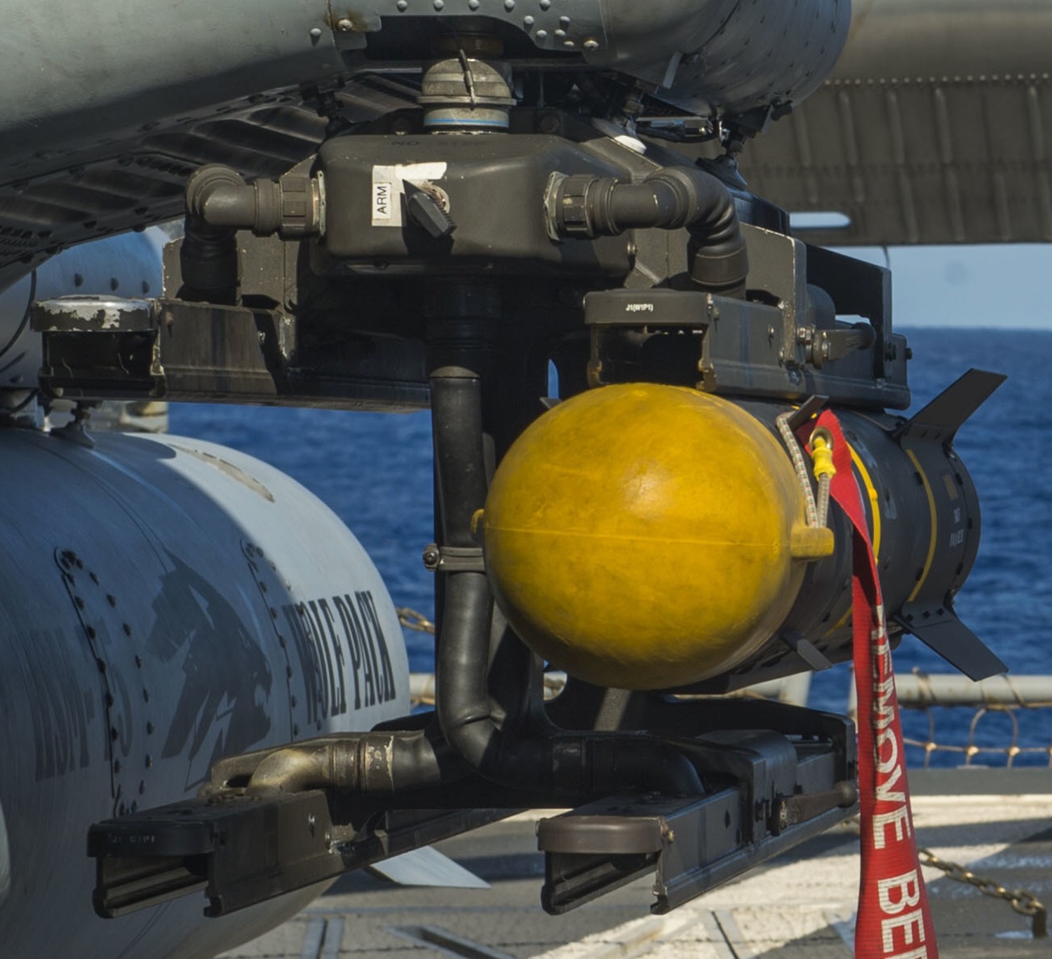 agm-114 hellfire missile us navy army usmc m299 launcher 74