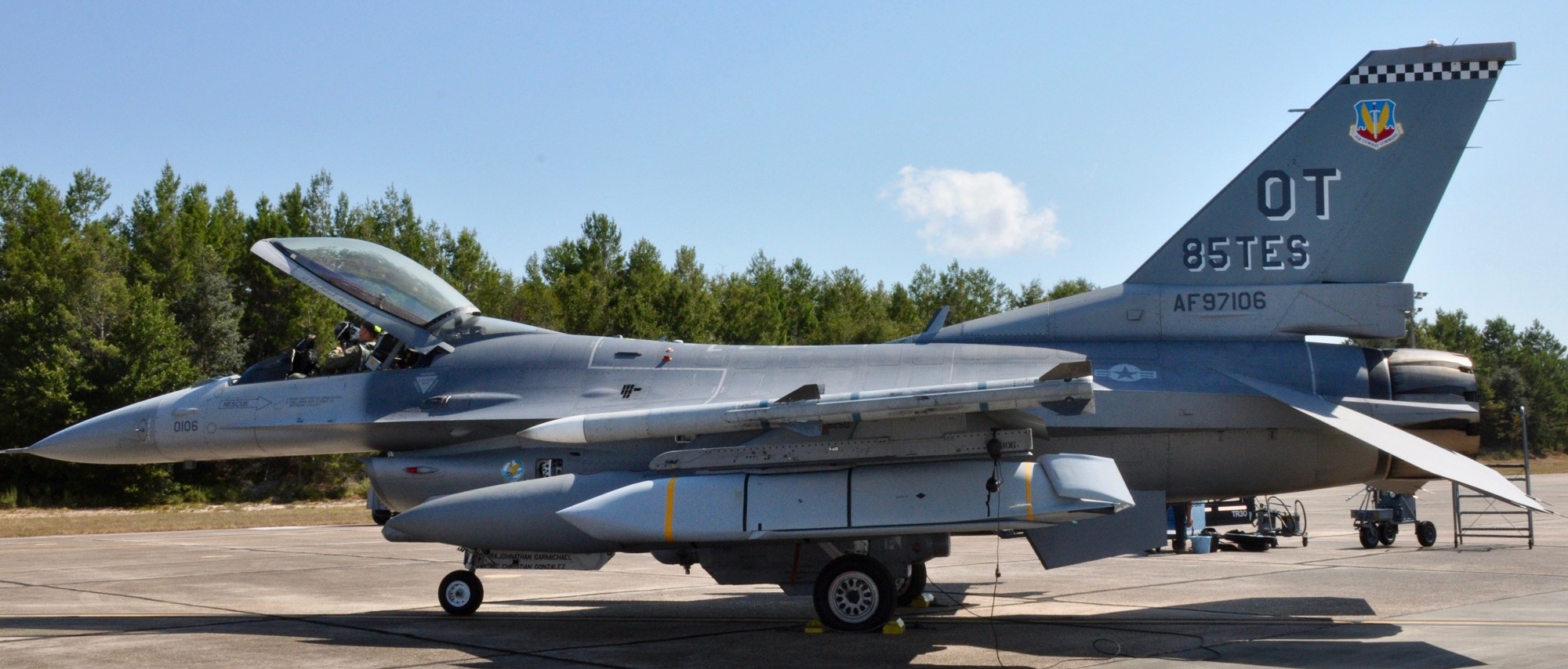 agm-158 joint air-to-surface standoff missile jassm usaf f-16 04