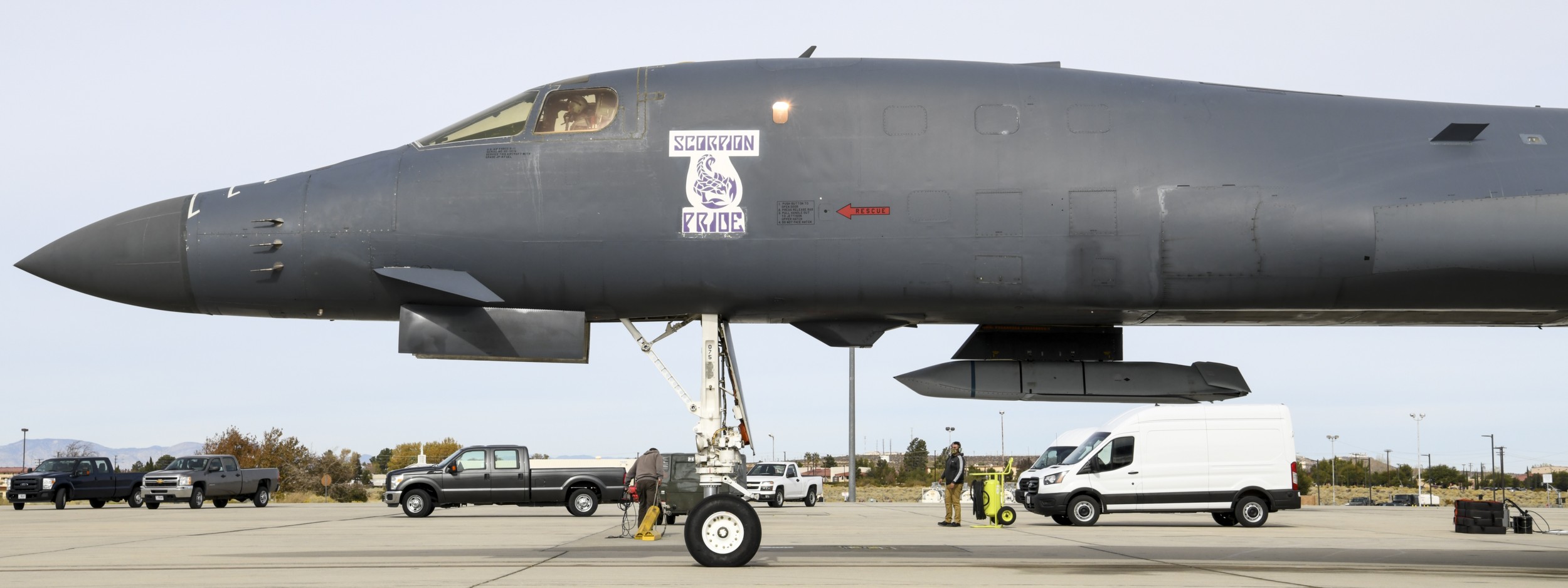 agm-158a jassm joint air-to-surface standoff missile usaf b-1b lancer 16