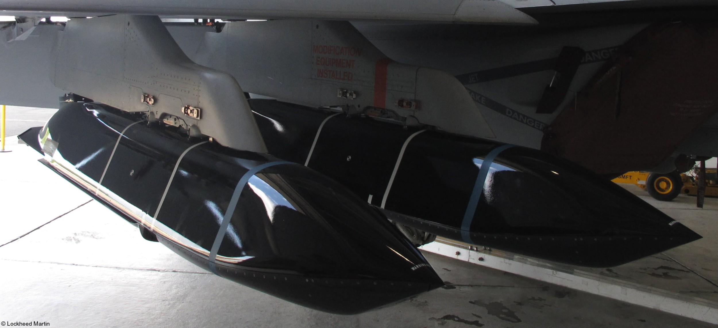 agm-158c lrasm long range anti-ship missile us navy f/a-18f super hornet 25