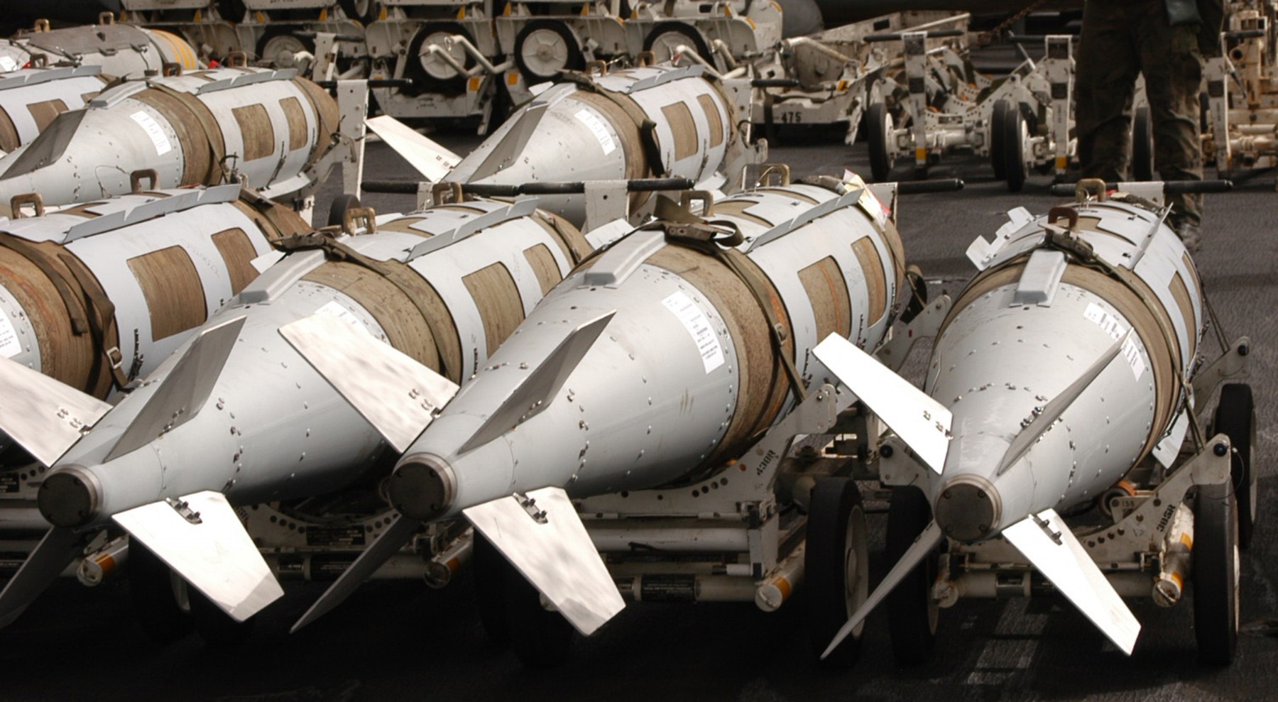 gbu-31 jdam joint direct attack munition 2000 lbs guided bomb unit us navy 33