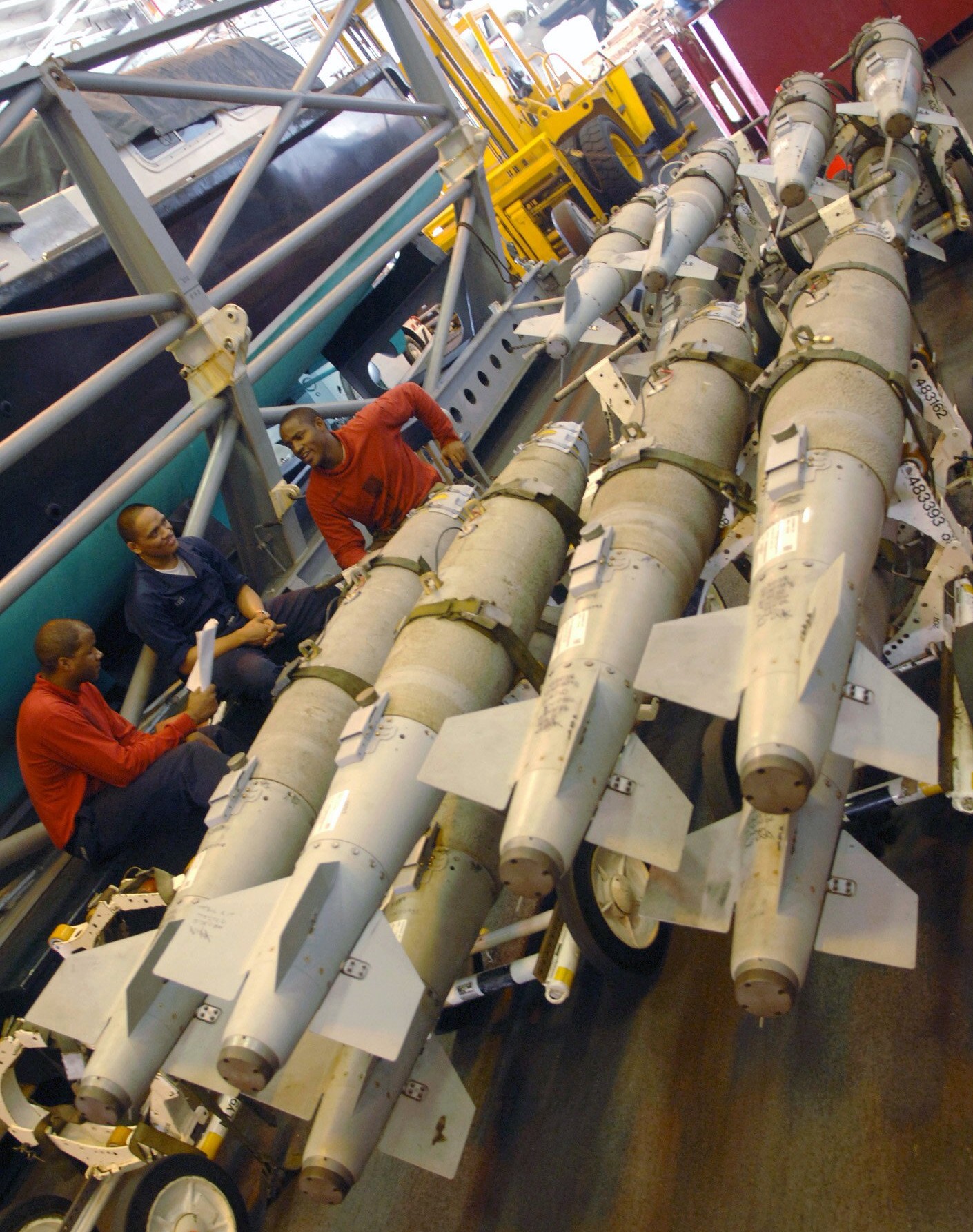 gbu-38 jdam joint direct attack munition 500 lbs guided bomb unit mark 82 blu-111 us navy 07
