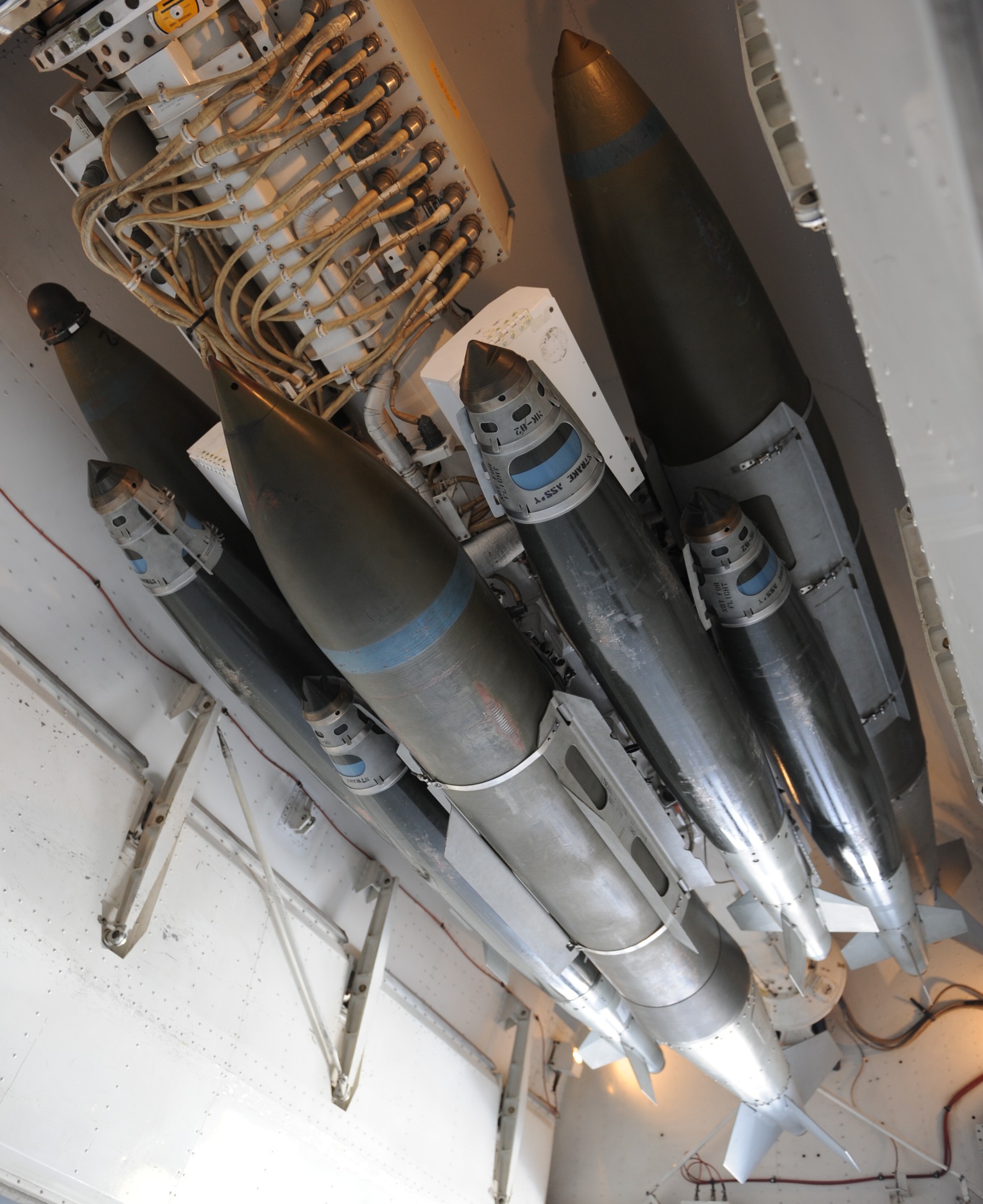 gbu jdam joint direct attack munition us air force navy 500 1,000 2,000 lbs guided bomb unit 02