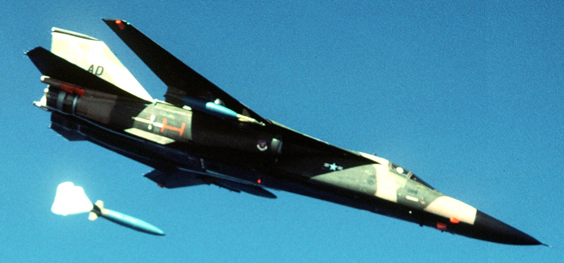 mark 82 mk.82 air general purpose bomb 500 lbs high-drag air inflatable retarder ballute navy air force 05
