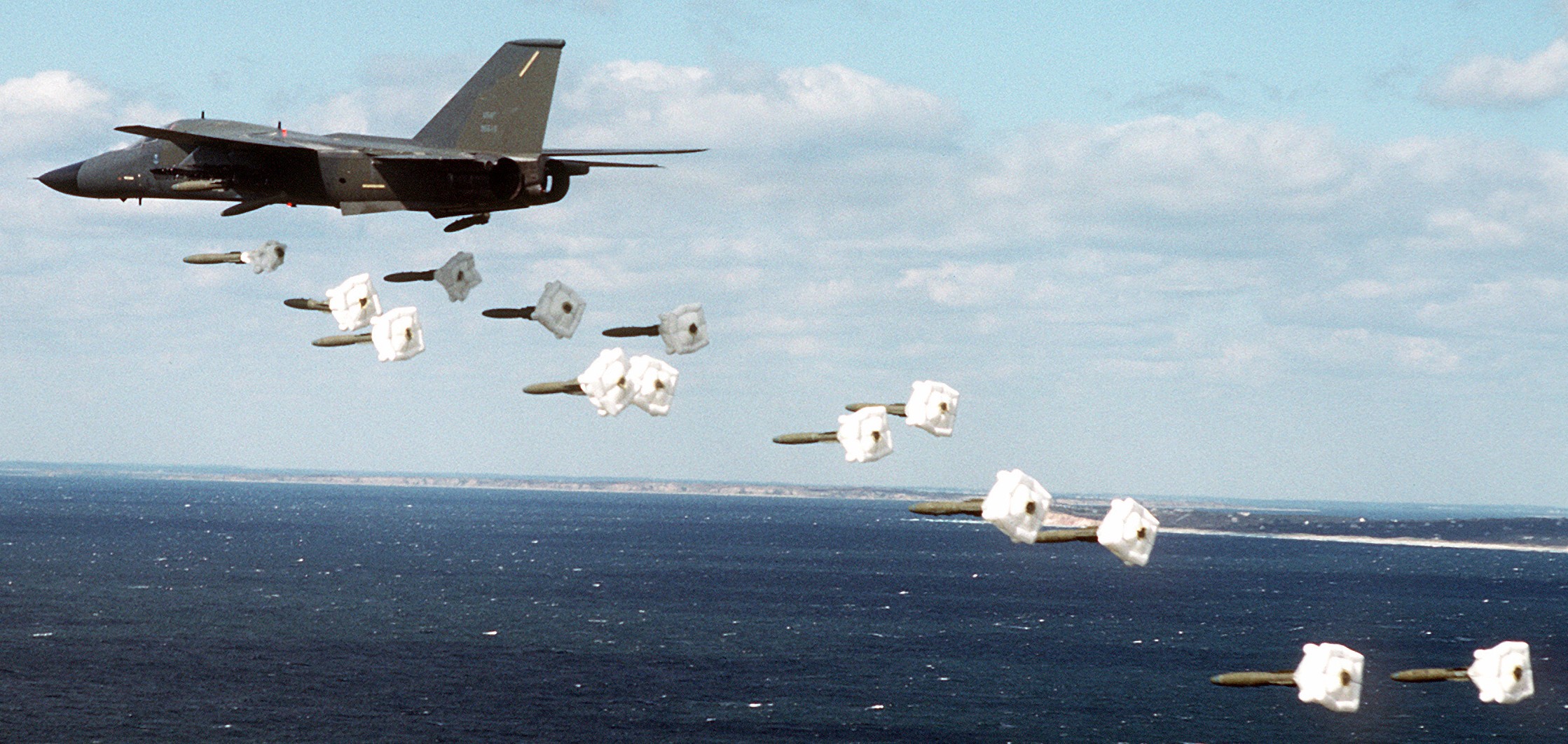 mark 82 mk.82 air general purpose bomb 500 lbs high-drag air inflatable retarder ballute navy air force f-111 aardvark 07