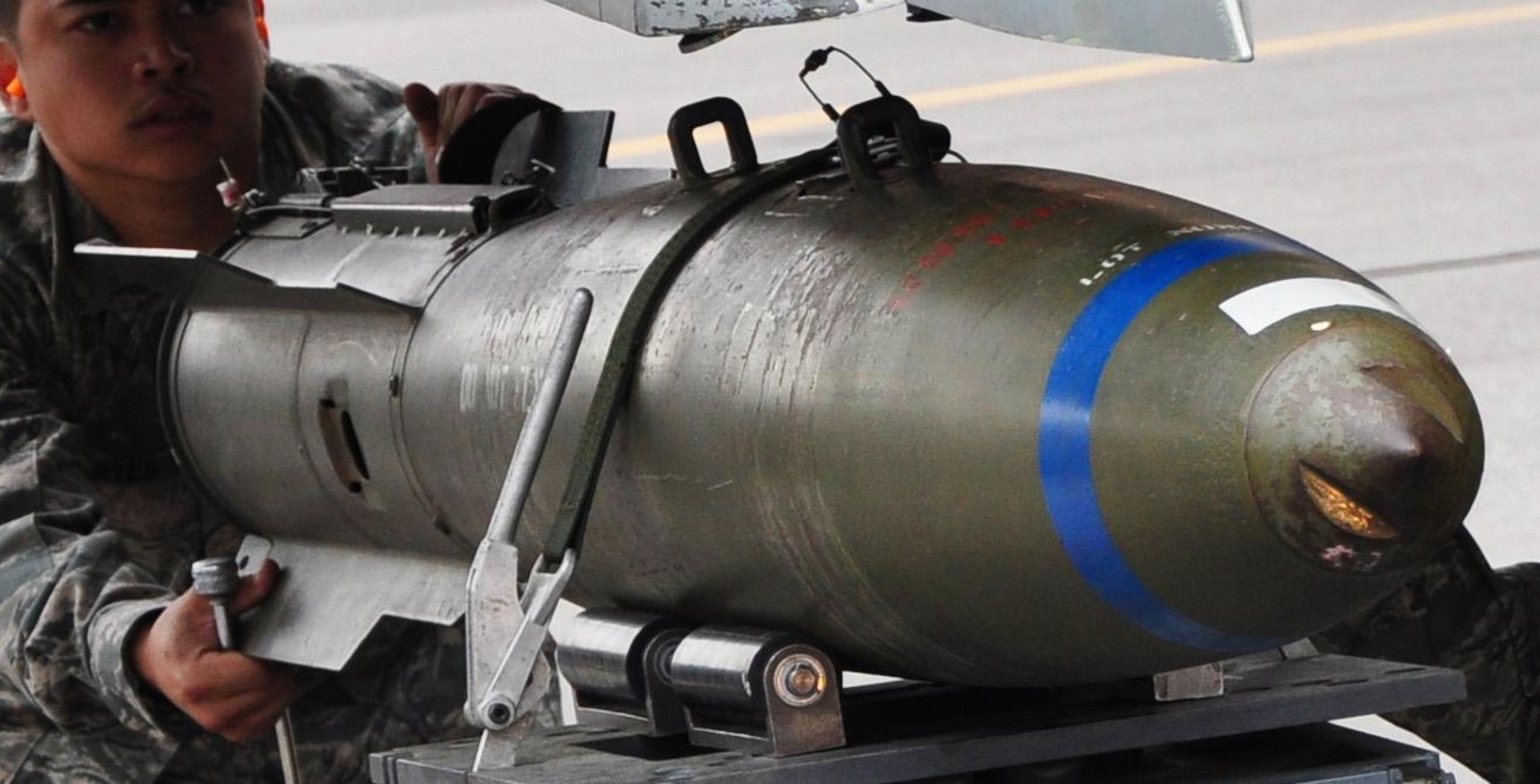 mark 82 mk.82 air general purpose bomb 500 lbs high-drag air inflatable retarder ballute navy air force 09