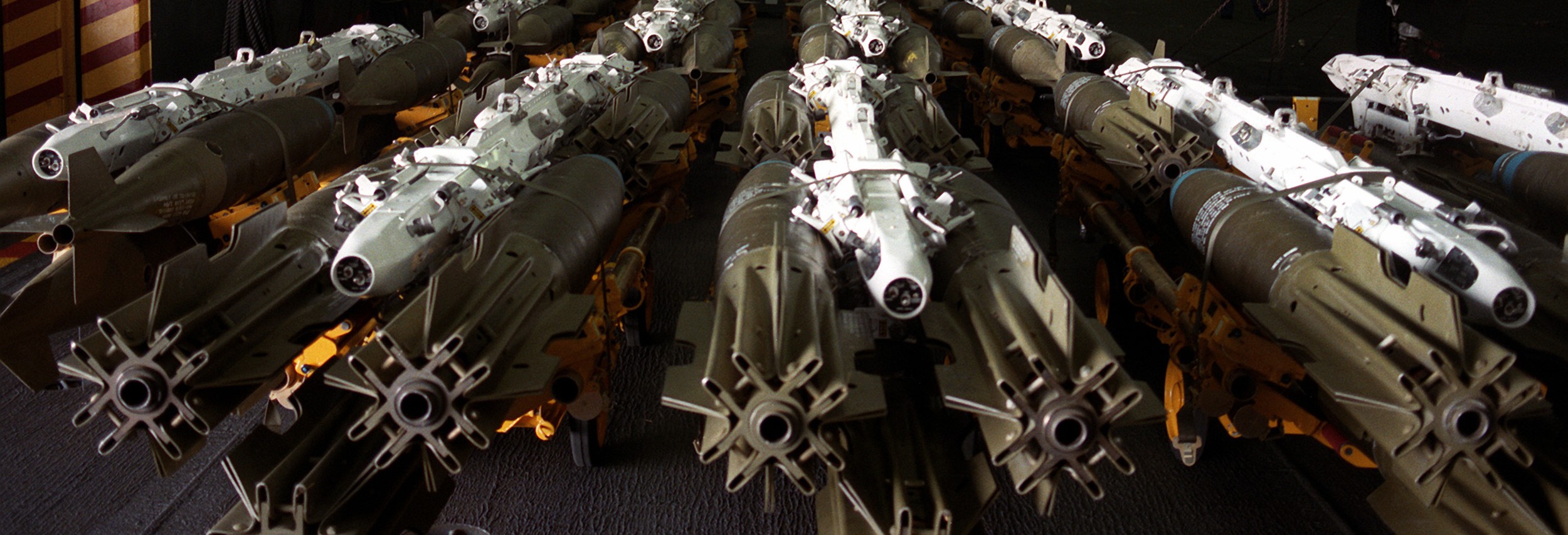 blu-111a/b snakeye general purpose bomb 500 lbs high-drag mk.82 navy 08