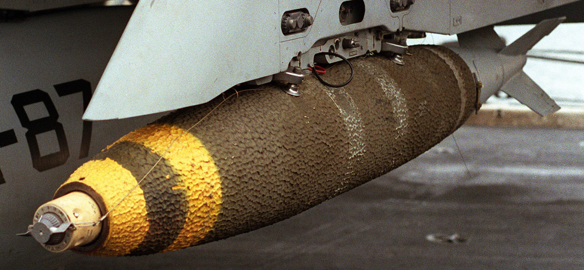 blu-111a/b general purpose bomb 500 lbs low drag mk.82 navy 04