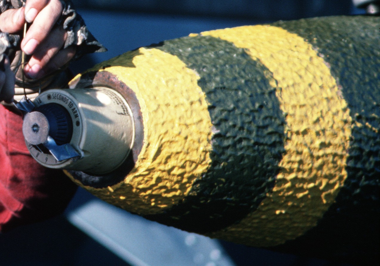 blu-111a/b general purpose bomb 500 lbs low drag mk.82 navy 05