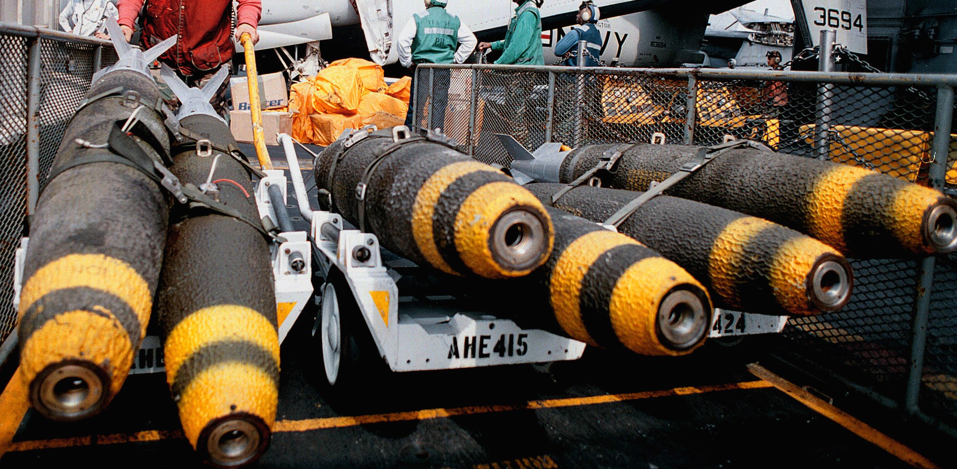 blu-111a/b general purpose bomb 500 lbs low drag mk.82 navy 06