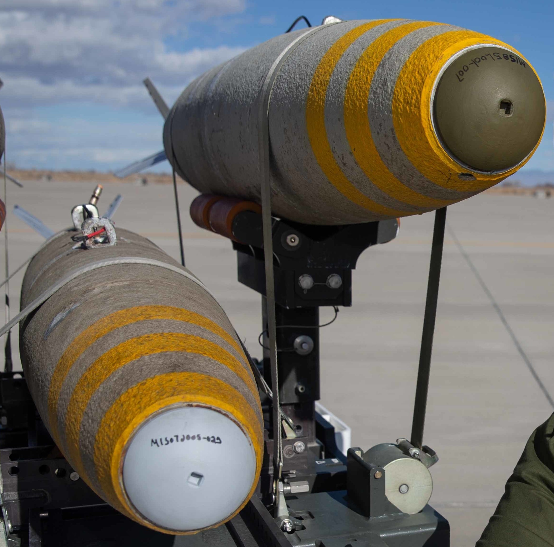 blu-111a/b general purpose bomb 500 lbs low drag mk.82 navy 07