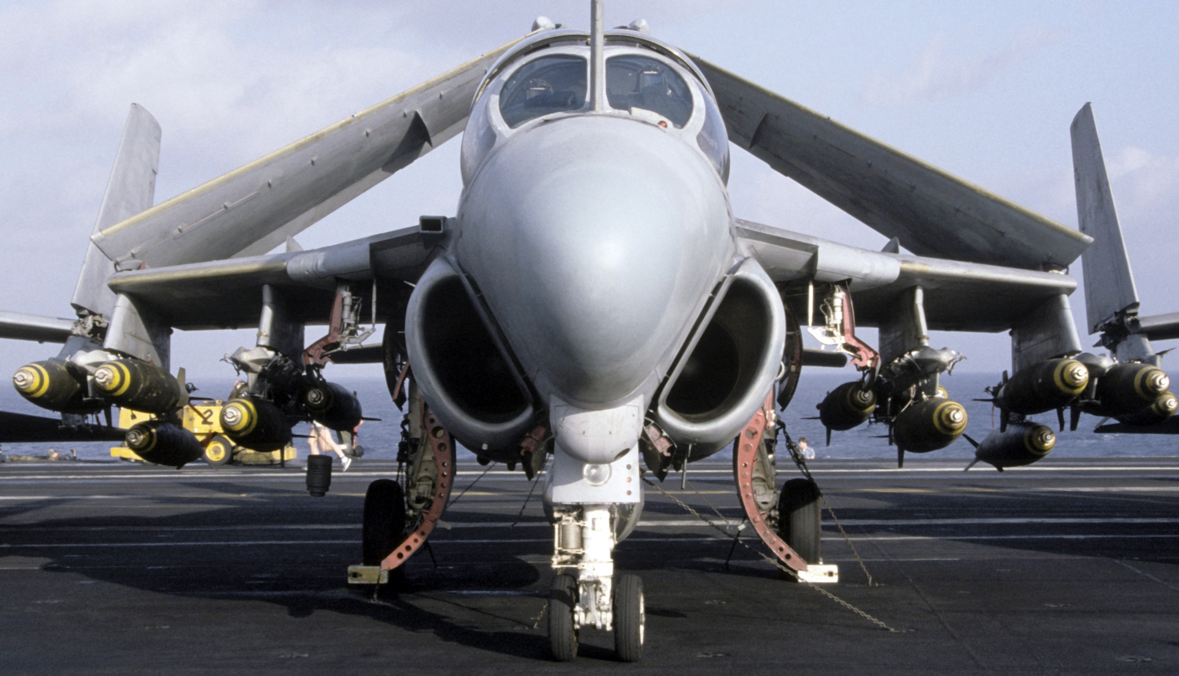 blu-111a/b general purpose bomb 500 lbs low drag mk.82 navy 16