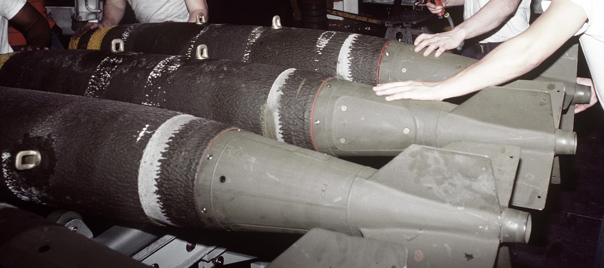 blu-111a/b general purpose bomb 500 lbs low drag mk.82 navy 18