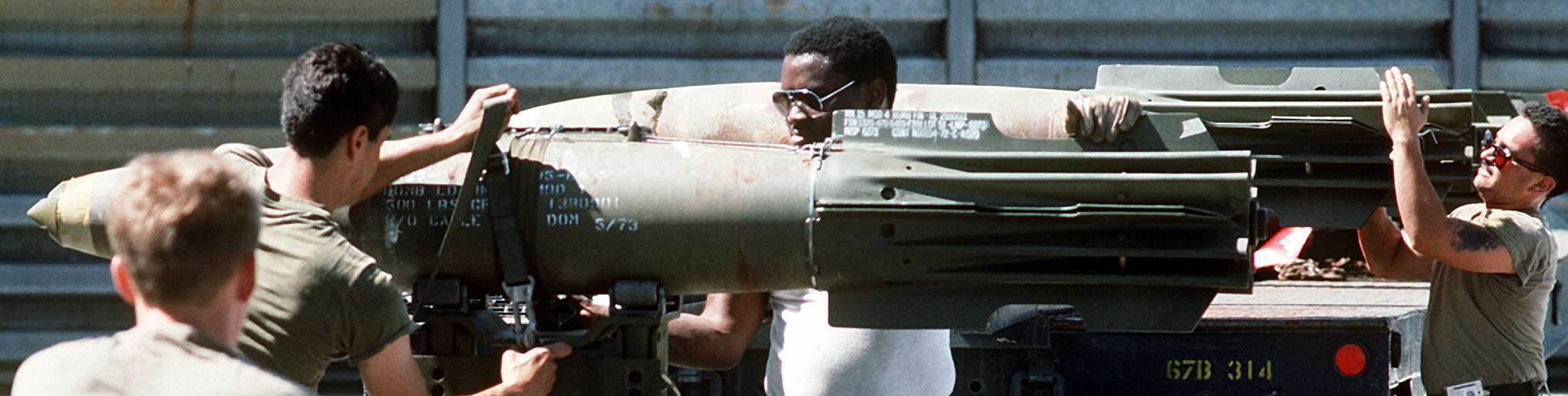 mark 82 mk.82 blu-111 blu-126 blu-129 snakeye general purpose bomb 500 lbs high-drag 05