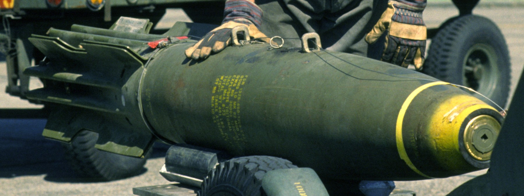 mark 82 mk.82 blu-111 blu-126 blu-129 snakeye general purpose bomb 500 lbs high-drag 13