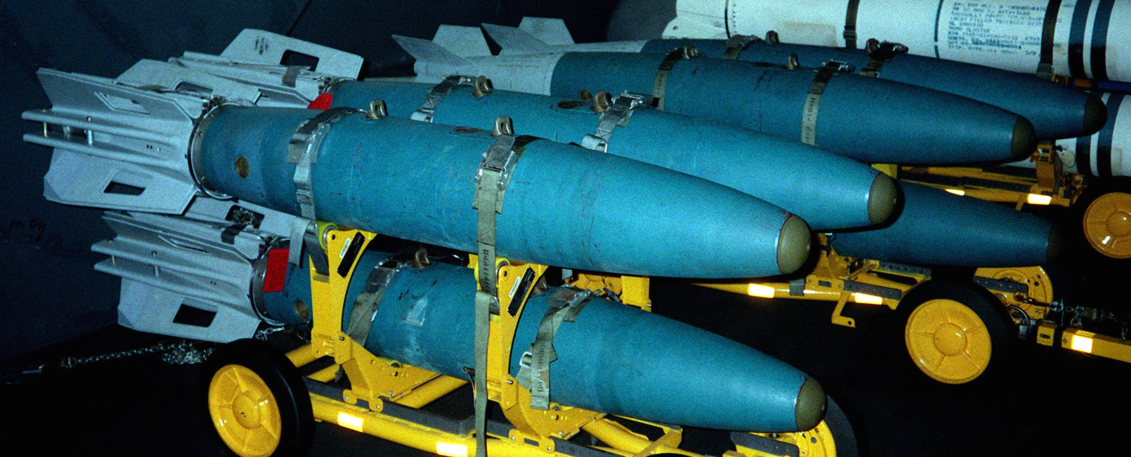 mark 82 mk.82 blu-111 blu-126 blu-129 snakeye general purpose bomb 500 lbs high-drag 14