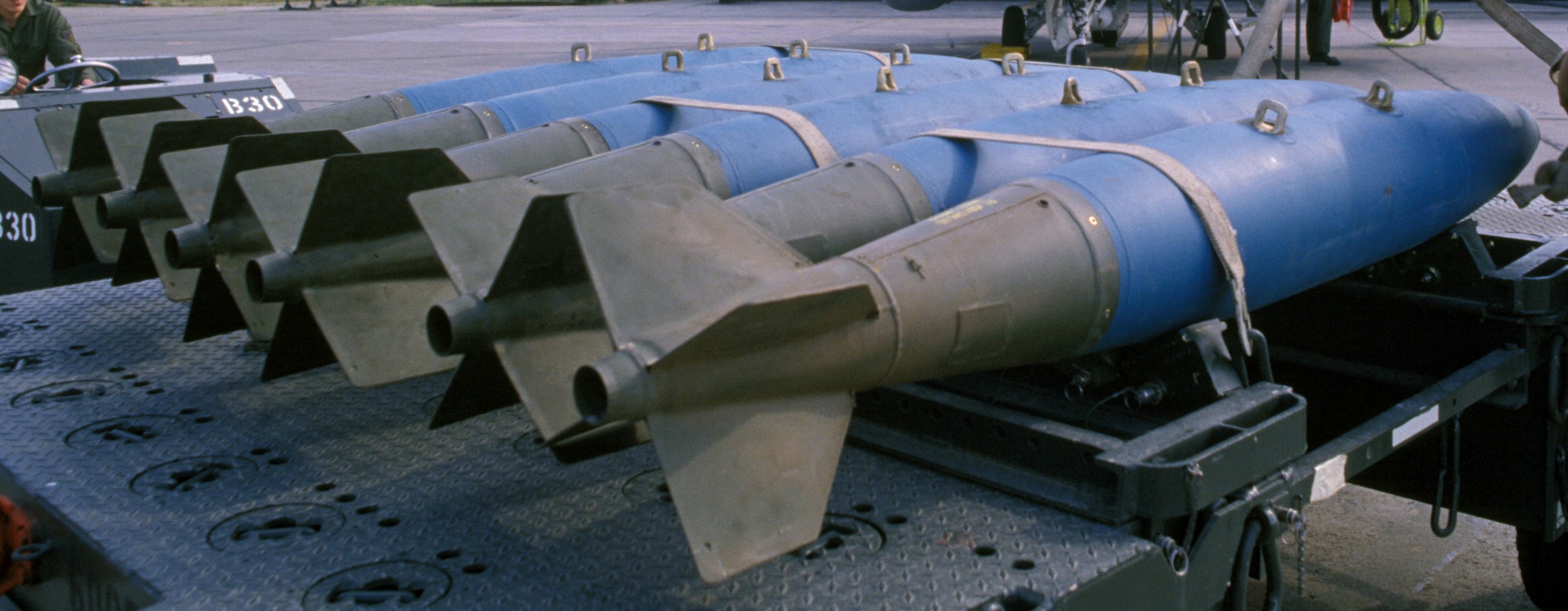 mark 82 mk.82 blu-111 blu-126 blu-129 general purpose bomb 500 lbs low drag 05