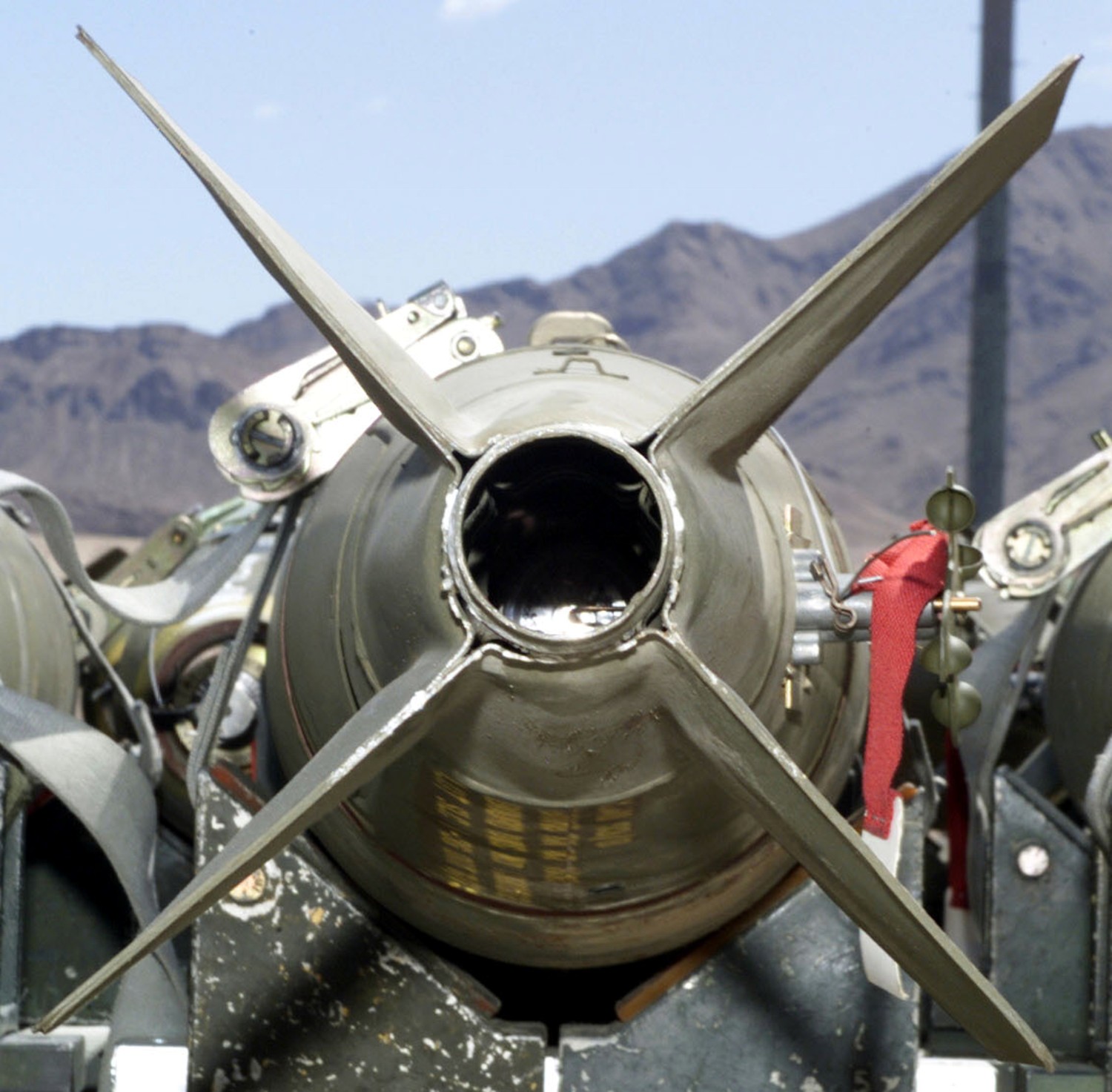 mark 82 mk.82 blu-111 blu-126 blu-129 general purpose bomb 500 lbs low drag 09