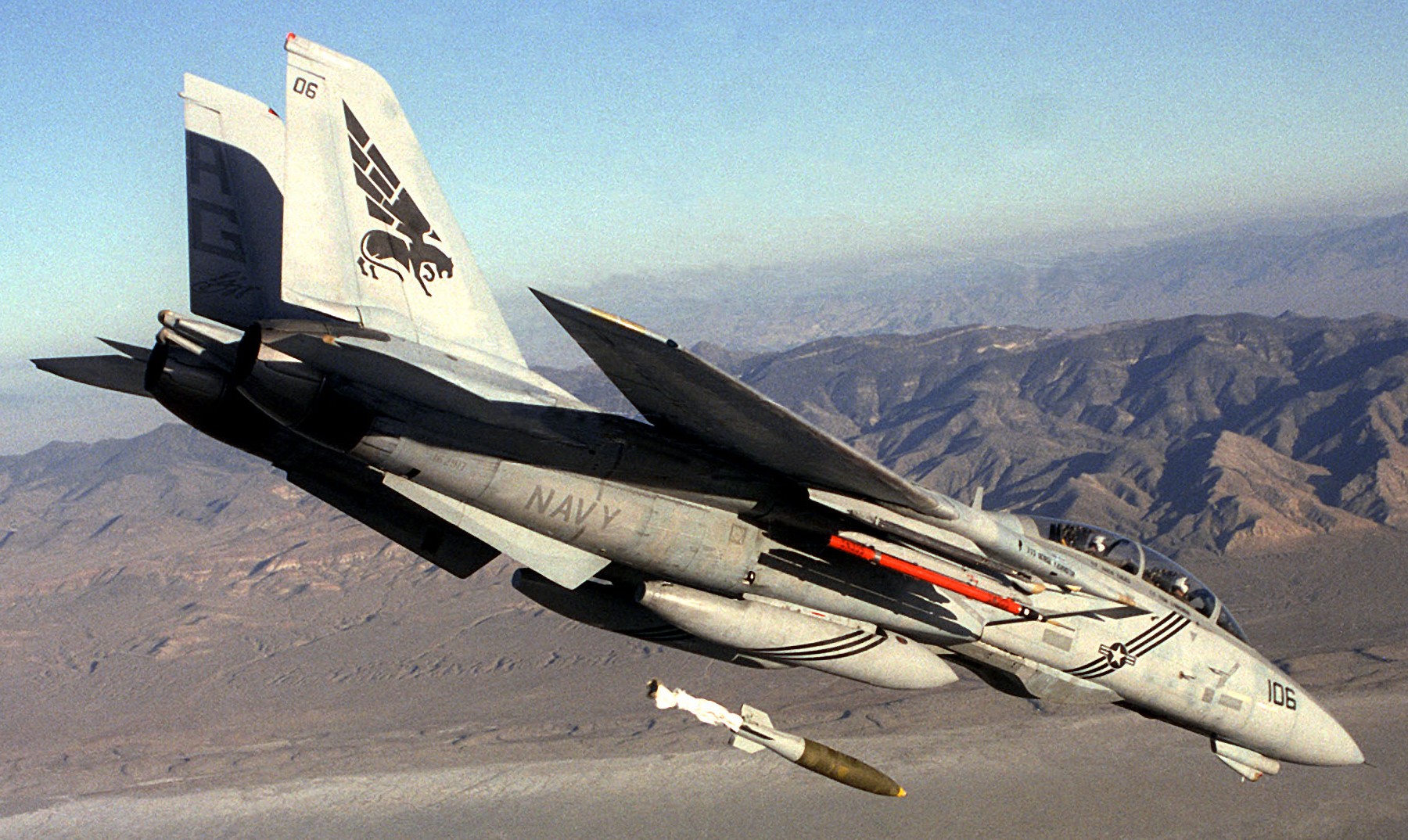 mark 83 mk.83 air general purpose bomb 1000 lbs high-drag air inflatable retarder ballute navy air force 02